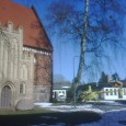 Hubschrauber landete Gestern bot sich in Kröpelin ein Schauspiel höchster Flugkunst, der Notarzt Hubschrauber landete zwischen Rathaus und Kirche. P.S.: Danke an den Fotografen für die Bilder.