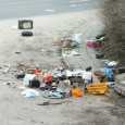 Kröpelin eine Müllhalde, das müssen sich viele gedacht haben. An der Bahnbrücke sah es nach der kostenlose Schrottsammlung der letzten Woche aus wie auf einer...